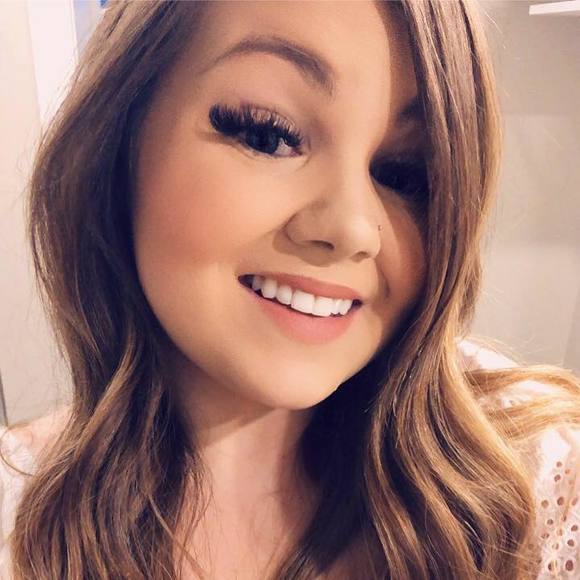 Meet your Posher, Kendra - Picture 1 of 1